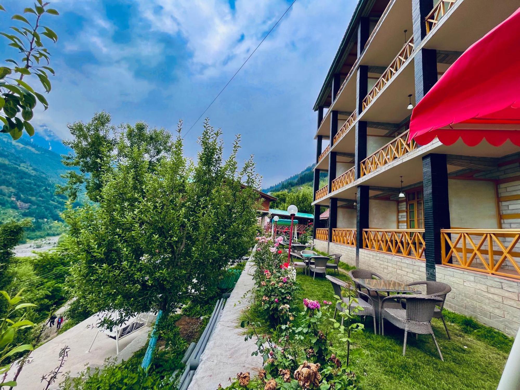 Naina Deventure Resort, Manali - Premium Rooms With Centrally Heated & Scenic View Eksteriør billede