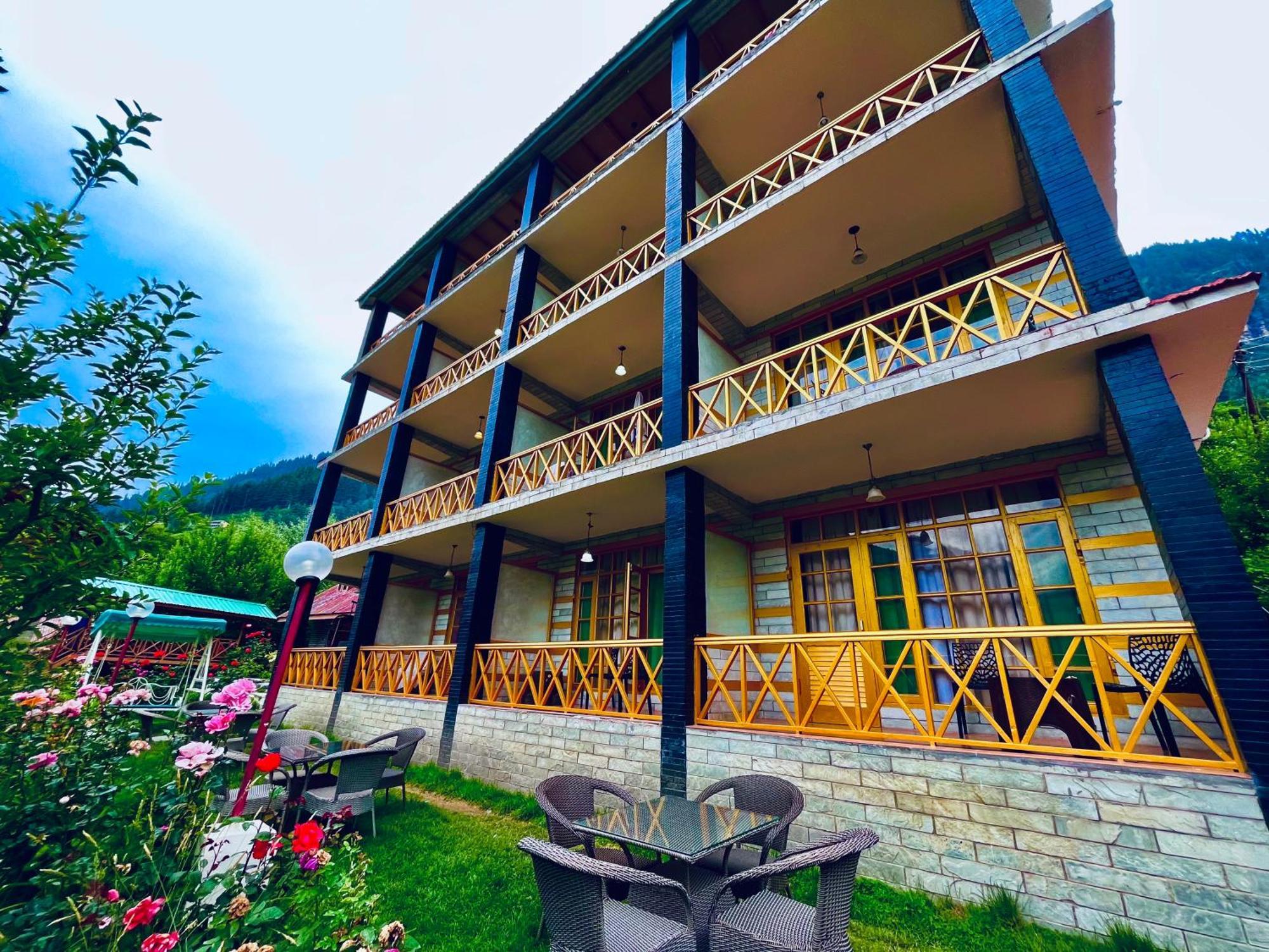 Naina Deventure Resort, Manali - Premium Rooms With Centrally Heated & Scenic View Eksteriør billede