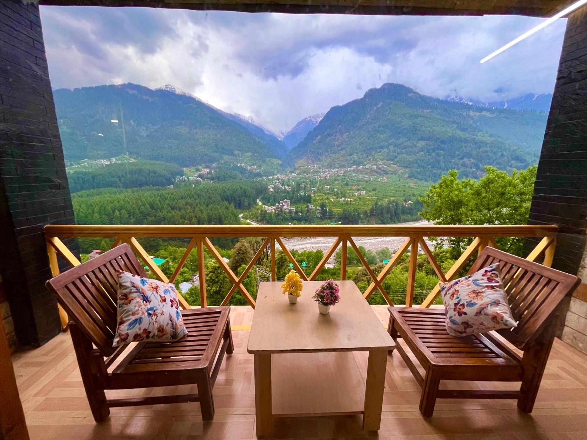 Naina Deventure Resort, Manali - Premium Rooms With Centrally Heated & Scenic View Eksteriør billede