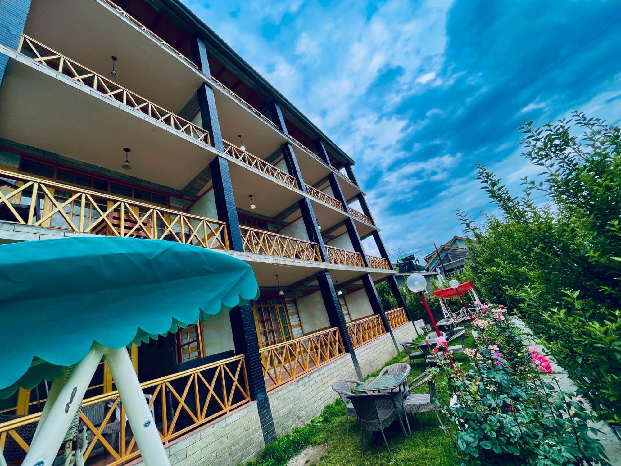 Naina Deventure Resort, Manali - Premium Rooms With Centrally Heated & Scenic View Eksteriør billede