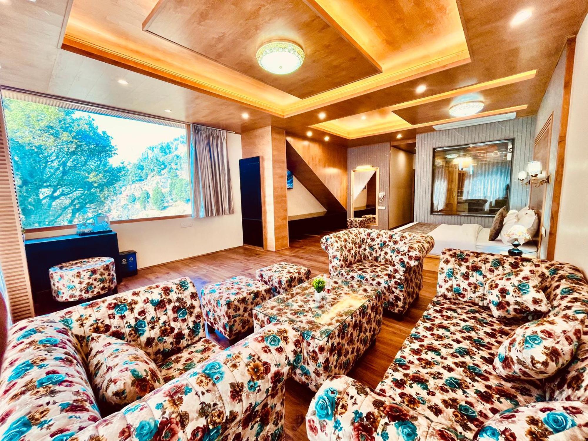 Naina Deventure Resort, Manali - Premium Rooms With Centrally Heated & Scenic View Eksteriør billede