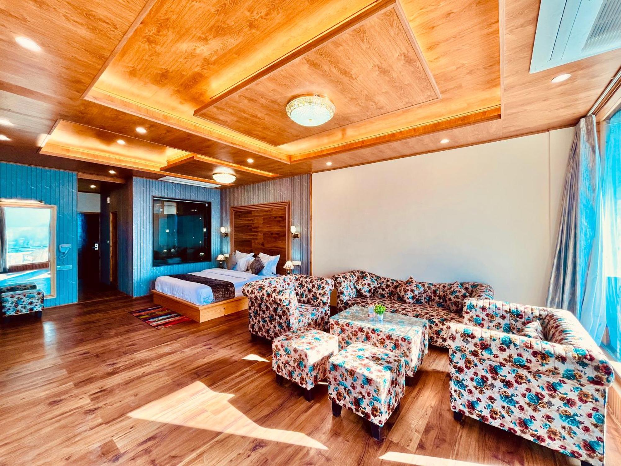 Naina Deventure Resort, Manali - Premium Rooms With Centrally Heated & Scenic View Eksteriør billede