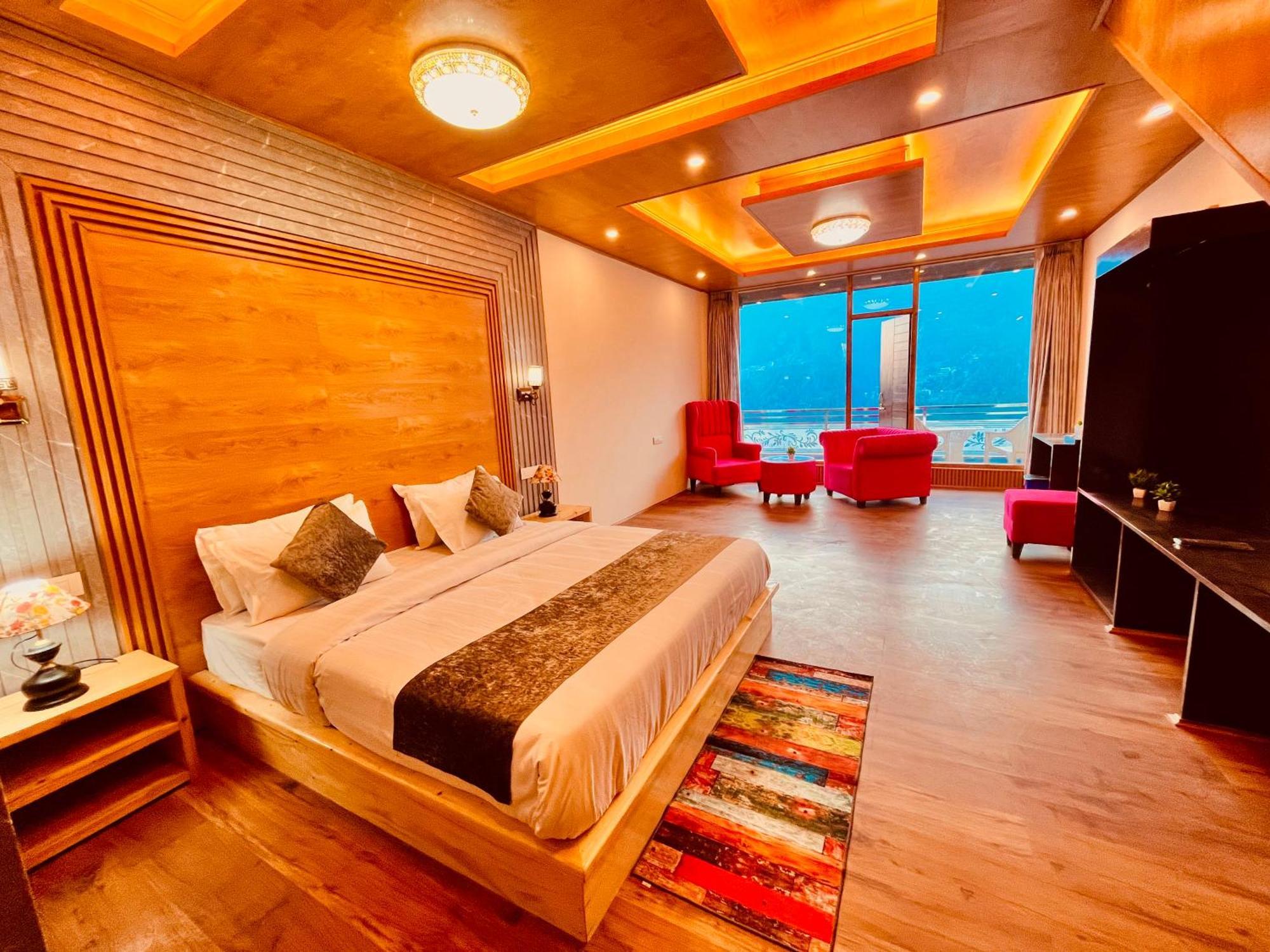 Naina Deventure Resort, Manali - Premium Rooms With Centrally Heated & Scenic View Eksteriør billede