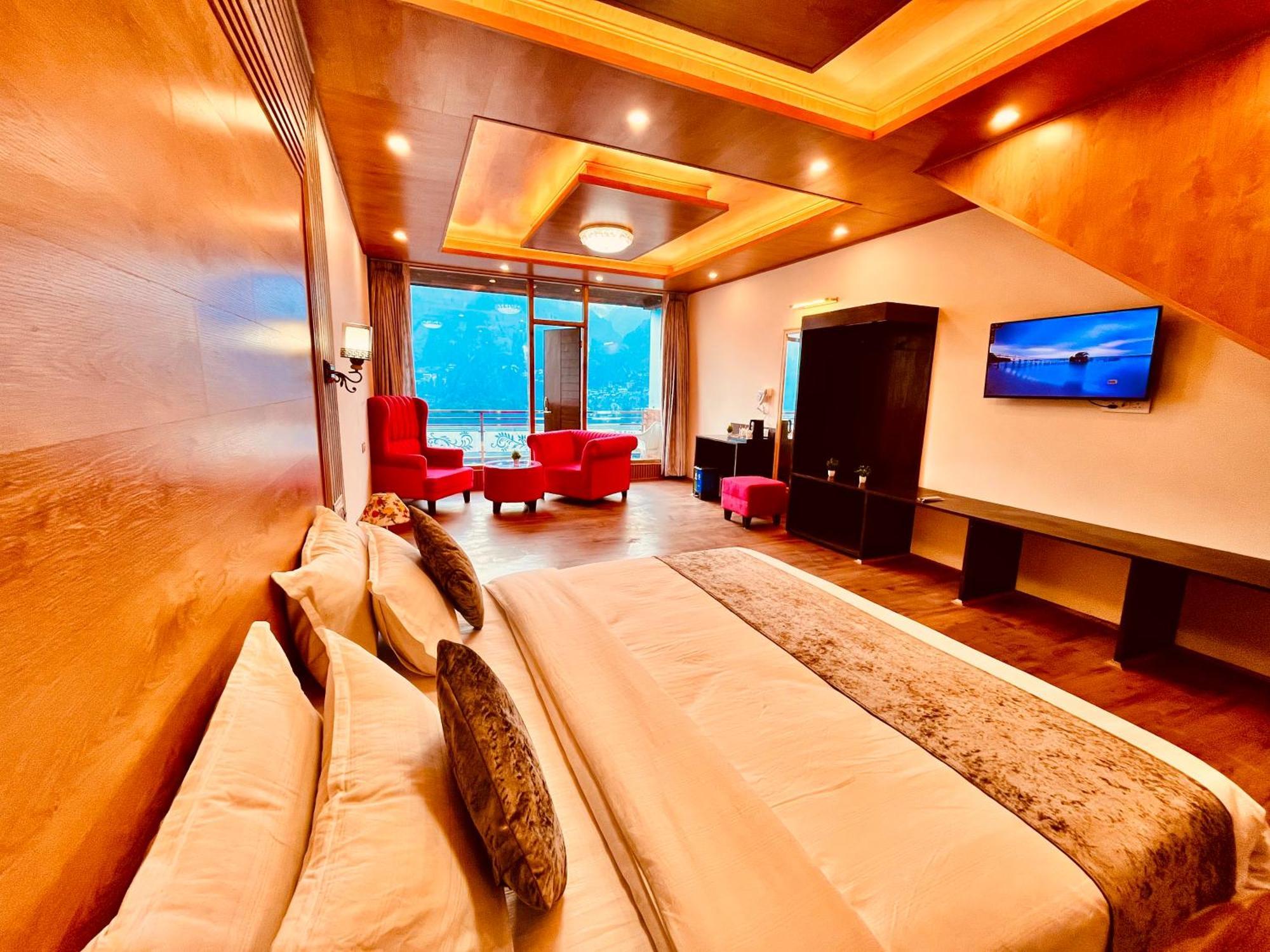 Naina Deventure Resort, Manali - Premium Rooms With Centrally Heated & Scenic View Eksteriør billede