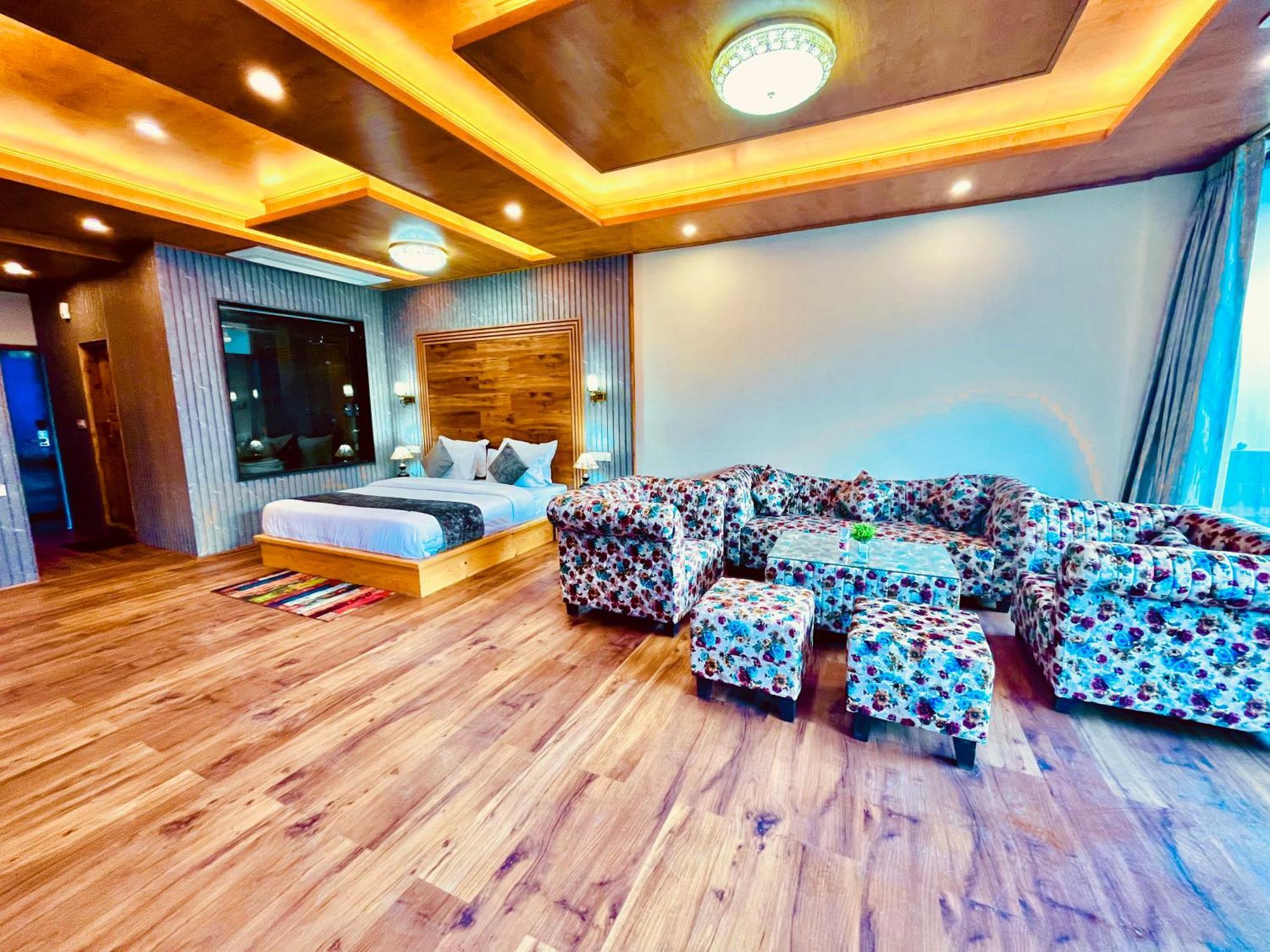 Naina Deventure Resort, Manali - Premium Rooms With Centrally Heated & Scenic View Eksteriør billede