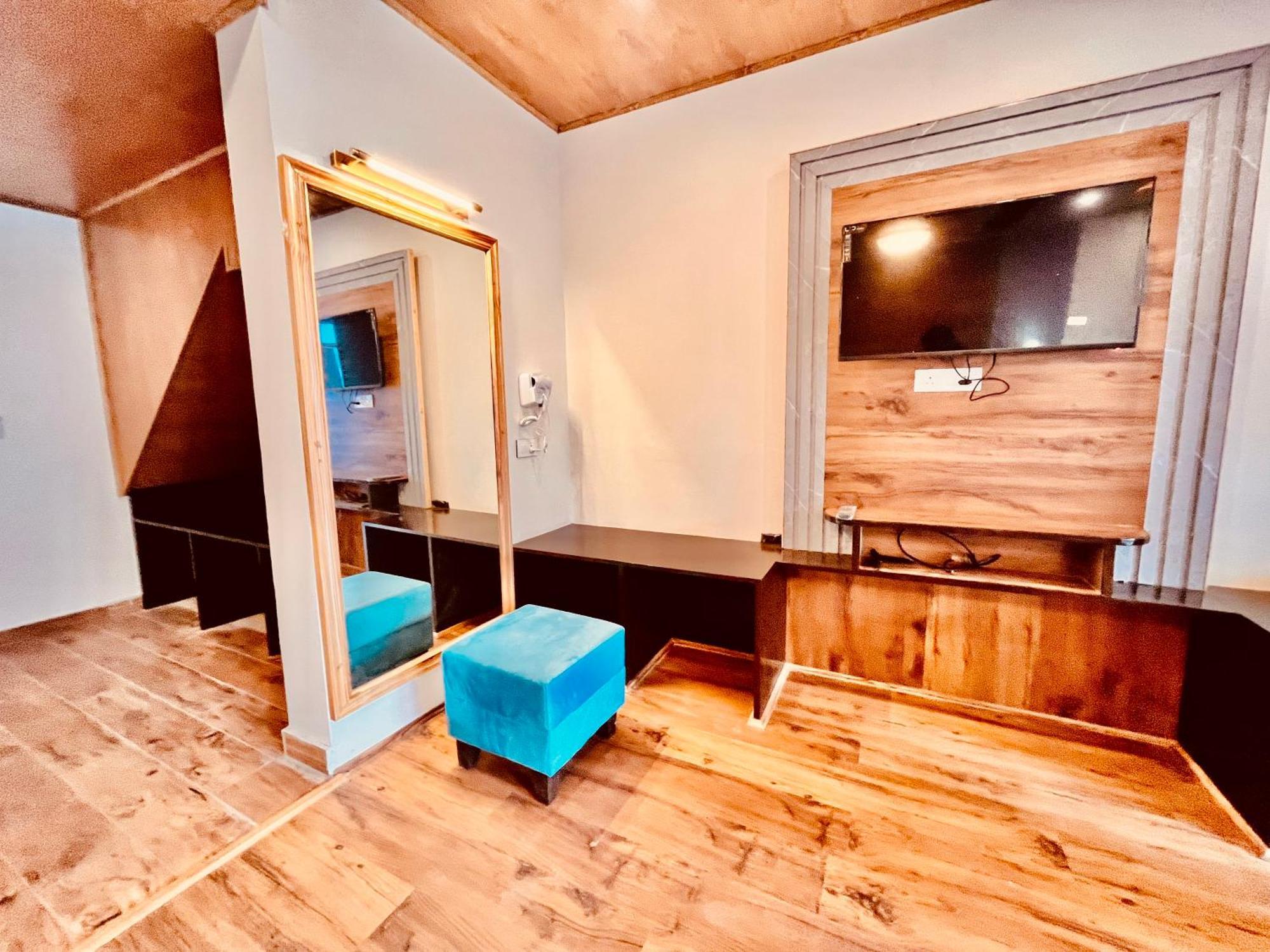 Naina Deventure Resort, Manali - Premium Rooms With Centrally Heated & Scenic View Eksteriør billede