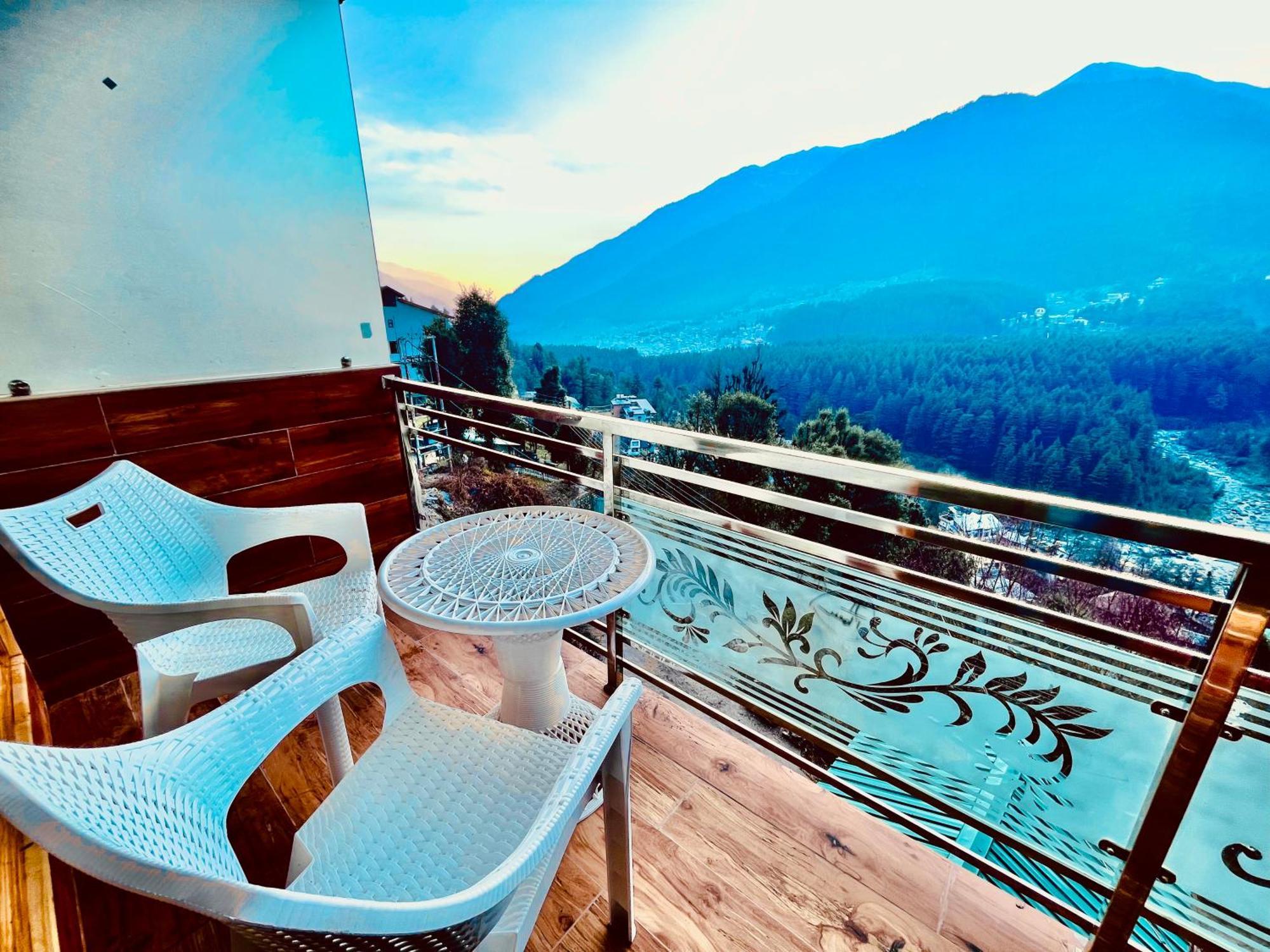 Naina Deventure Resort, Manali - Premium Rooms With Centrally Heated & Scenic View Eksteriør billede