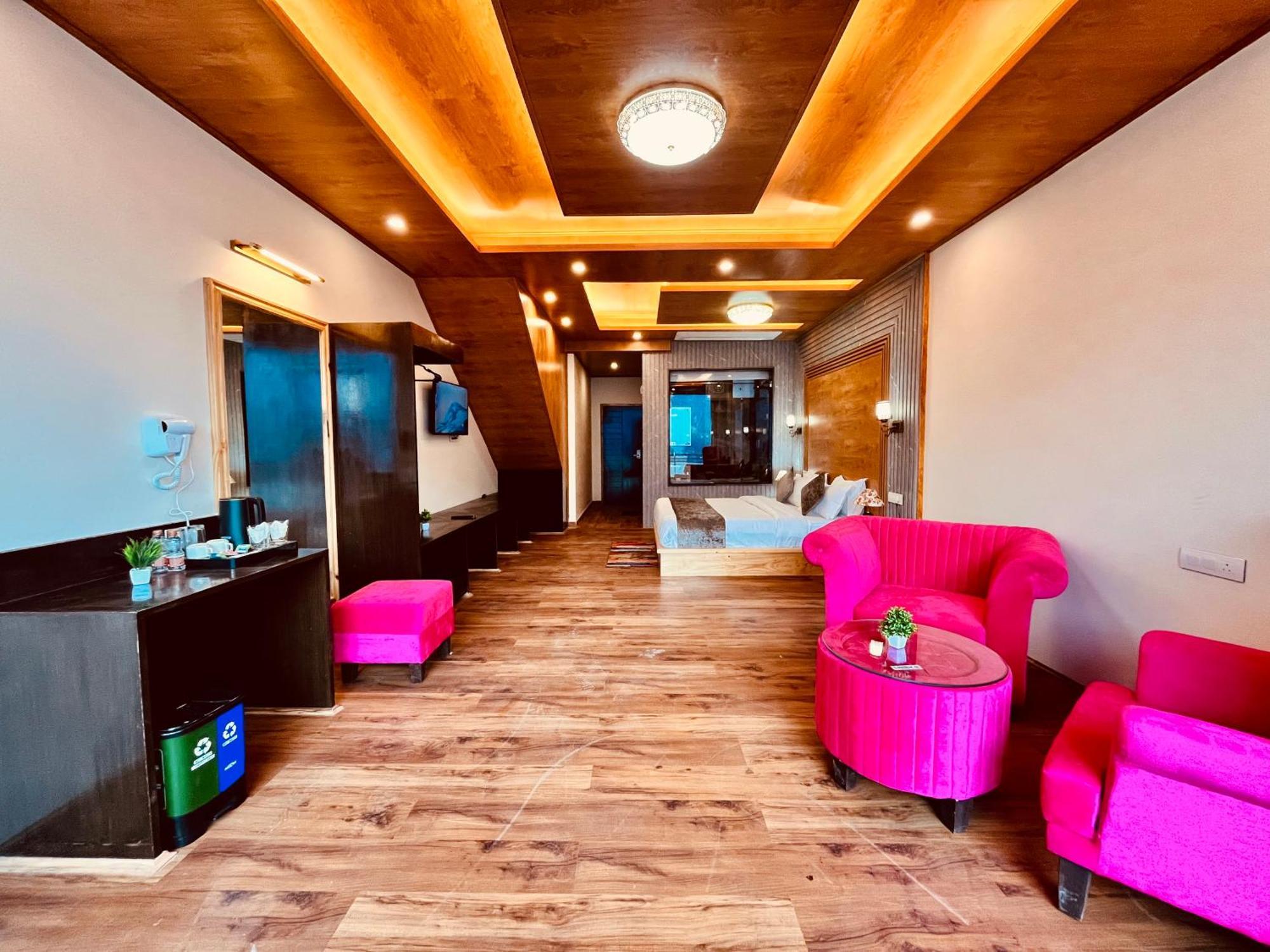Naina Deventure Resort, Manali - Premium Rooms With Centrally Heated & Scenic View Eksteriør billede